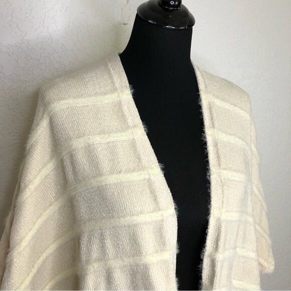 Anthropologie Akemi + Kin cream off white open front fringe poncho sweater O/S - Picture 4 of 16